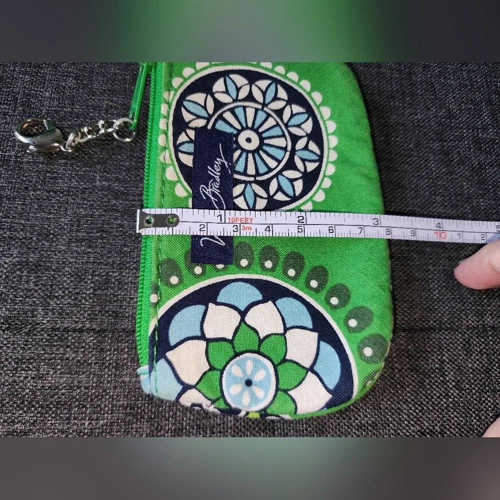 Preowned Vera Bradley green and‎ blue clip id case